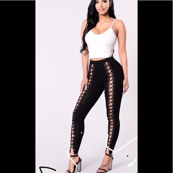 SEXY LACED UP LEGGINGS - Picture 4 of 7